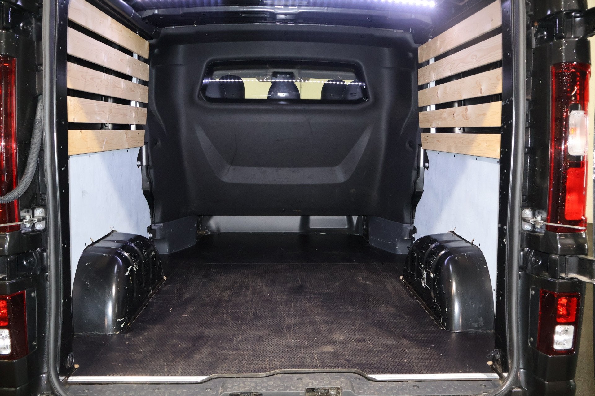 Renault Trafic 2.0 dCi 170pk Automaat L2 H1 DC Luxe Bpm Vrij, Stof, Gebruikt, Euro 6, 4 cilinders
