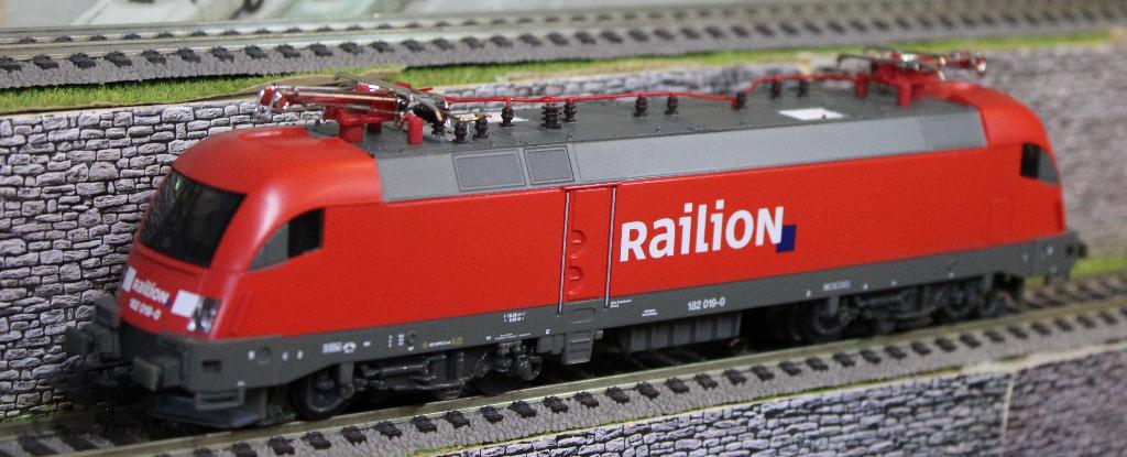 E locomotief Br.182  RAILLION  digitaal, Wisselstroom, Locomotief, Ophalen of Verzenden, Zo goed als nieuw
