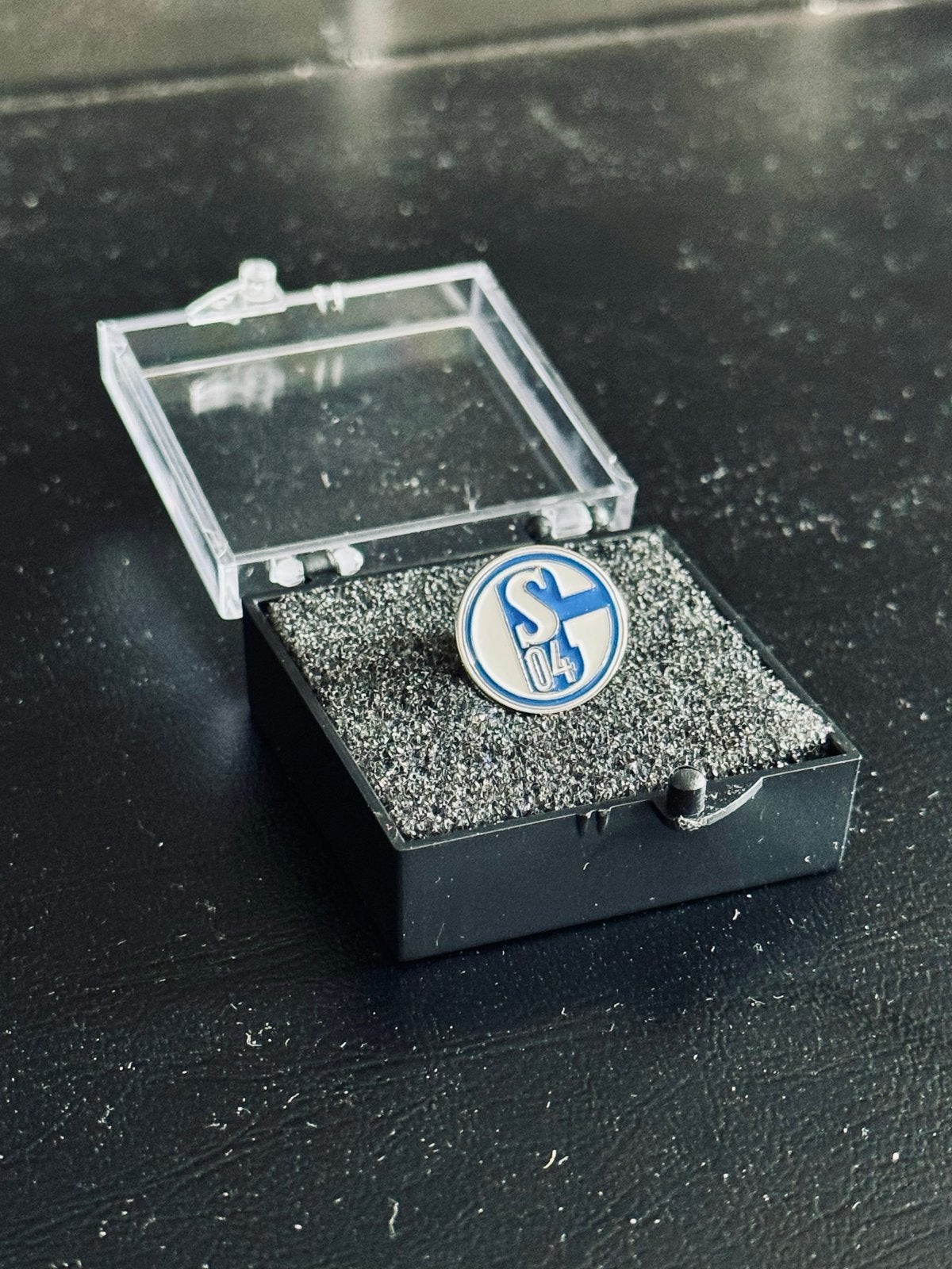 Schalke 04 Speldje/Pin - Voetbalclub Fanartikel, Ophalen of Verzenden, Zo goed als nieuw, Sport, Speldje of Pin