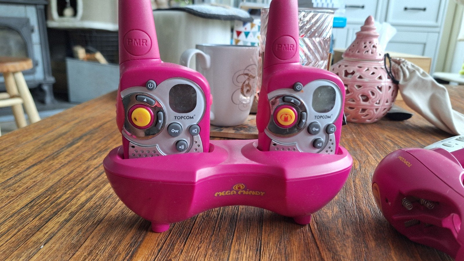 Roze Topcom Mega Candy Walkie Talkie Set met Oplader, Minder dan 2 km, Gebruikt, Ophalen of Verzenden, Portofoon of Walkie-talkie