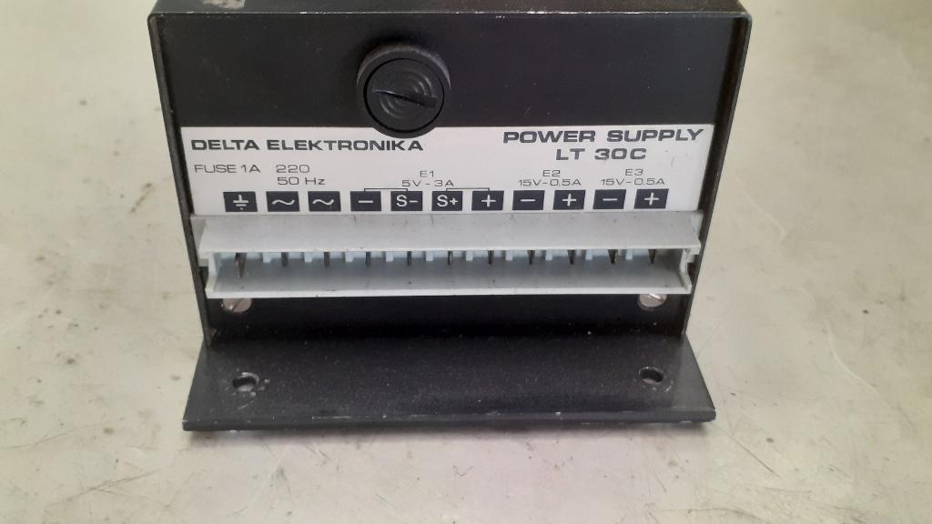 DELTA voeding 5 volt en 15 volt, Ophalen of Verzenden, Gebruikt