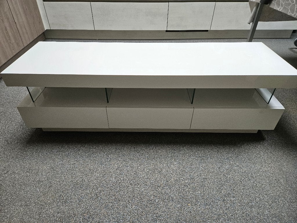 Hoogglans wit Dressoir / tv meubel, Ophalen, Met plank(en), 150 tot 200 cm, Zo goed als nieuw