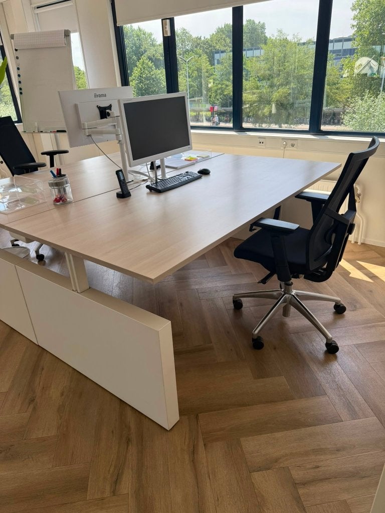 Bureau in hoogte verstelbaar, Huis en Inrichting, Bureaus, Ophalen, 100 cm, In hoogte verstelbaar, Zo goed als nieuw
