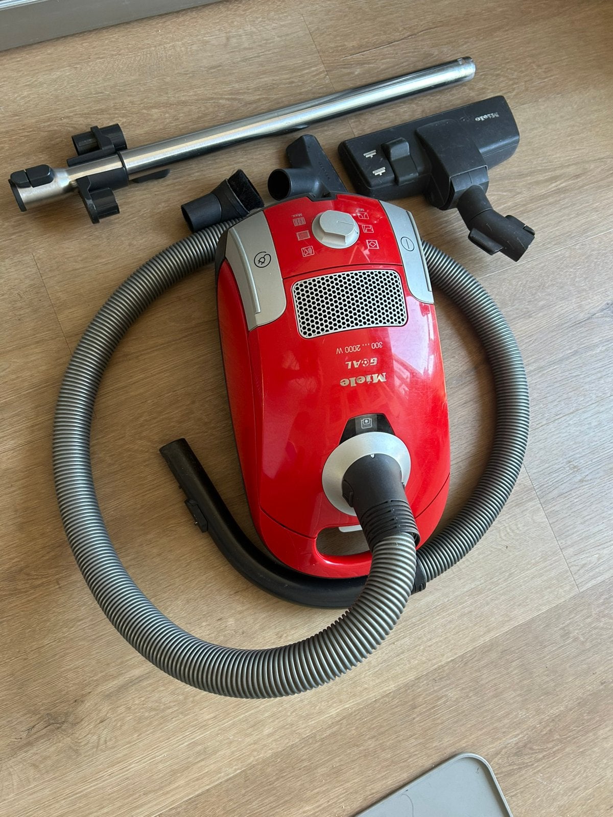 Miele stofzuiger tot 2000 watt werkt nog perfect, Ophalen of Verzenden, Zo goed als nieuw, 1600 tot 2000 watt