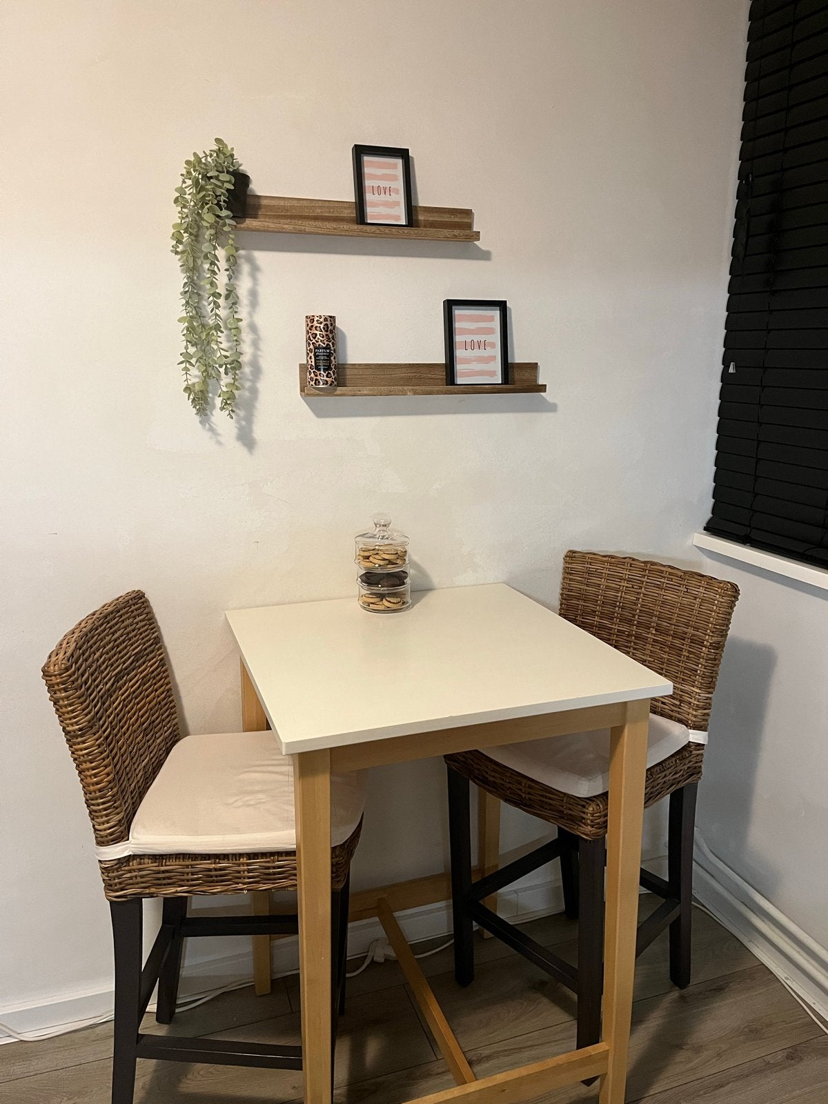 Bartafel met 2 rattan barstoelen, Ophalen, Gebruikt, 100 tot 150 cm, Vierkant