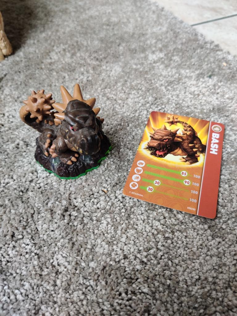 Skylanders Bash figuur met kaart - Zo goed als nieuw, Spelcomputers en Games, Avontuur en Actie, 2 spelers, Ophalen of Verzenden