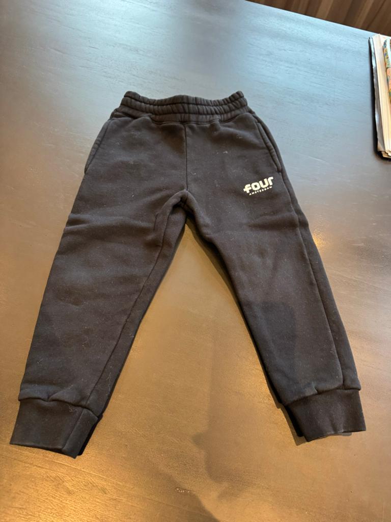 FOUR Amsterdam joggingbroek maat 4 jaar zwart, Ophalen of Verzenden, Zo goed als nieuw, Jongen of Meisje, Broek