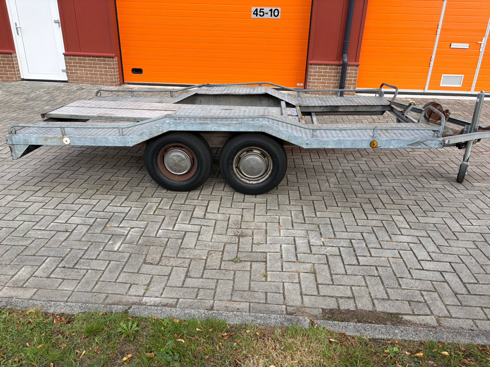 Henra autoambulance, Ophalen, Zo goed als nieuw