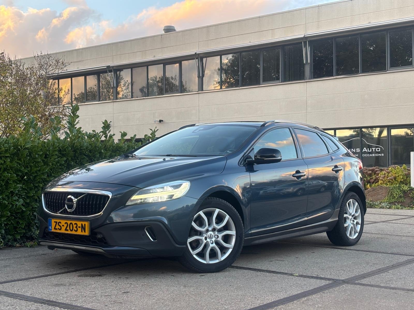 Volvo V40 Cross Country 1.5 T3 Polar+ Luxury |AUTOMAAT|PANO|, Auto's, 4 cilinders, 700 kg, Blauw, 154 pk