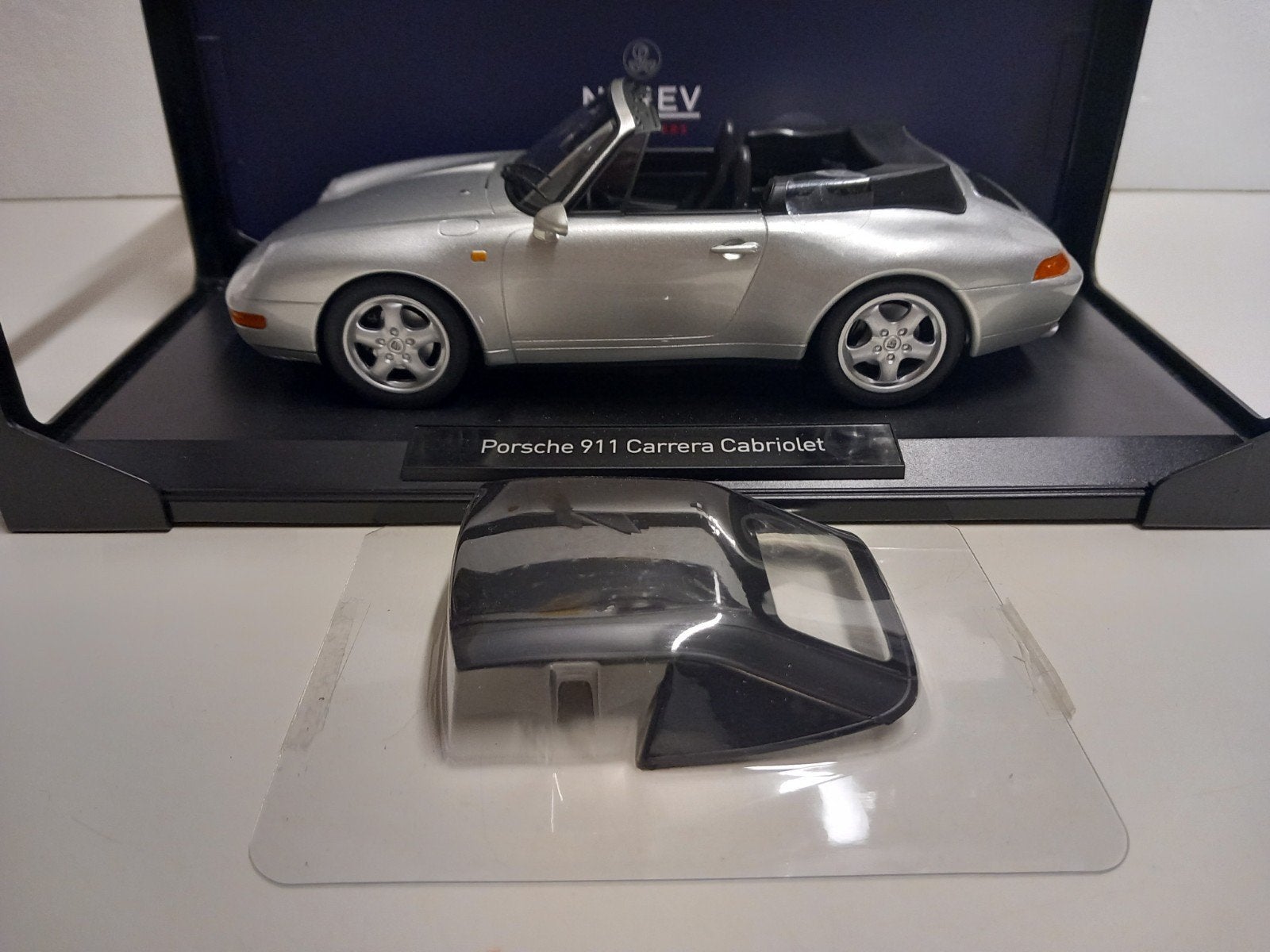 Porsche 911 Carrera Cabriolet light greu Norev 1:18 KRD, Hobby en Vrije tijd, Modelauto's | 1:18, Ophalen of Verzenden, Zo goed als nieuw