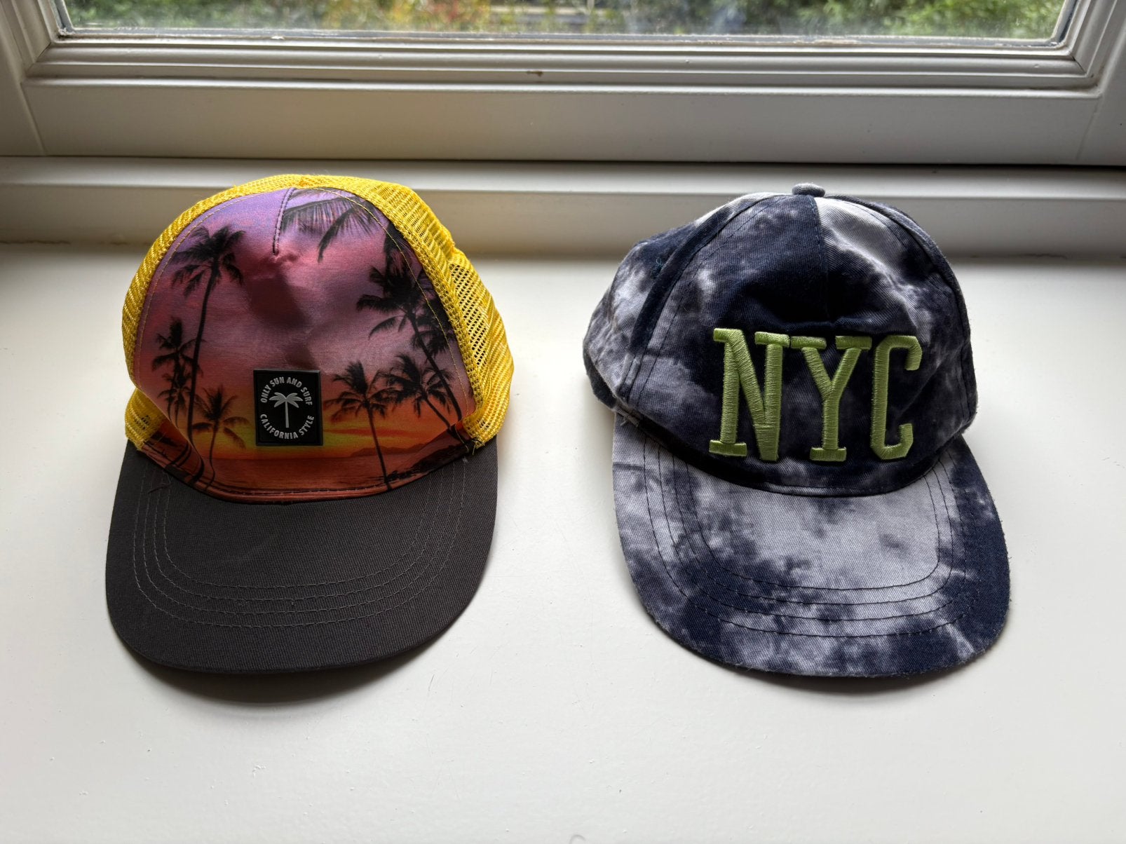 Petten 2 stuks geel en blauw tie-dye, Ophalen of Verzenden, Zo goed als nieuw, Jongetje of Meisje