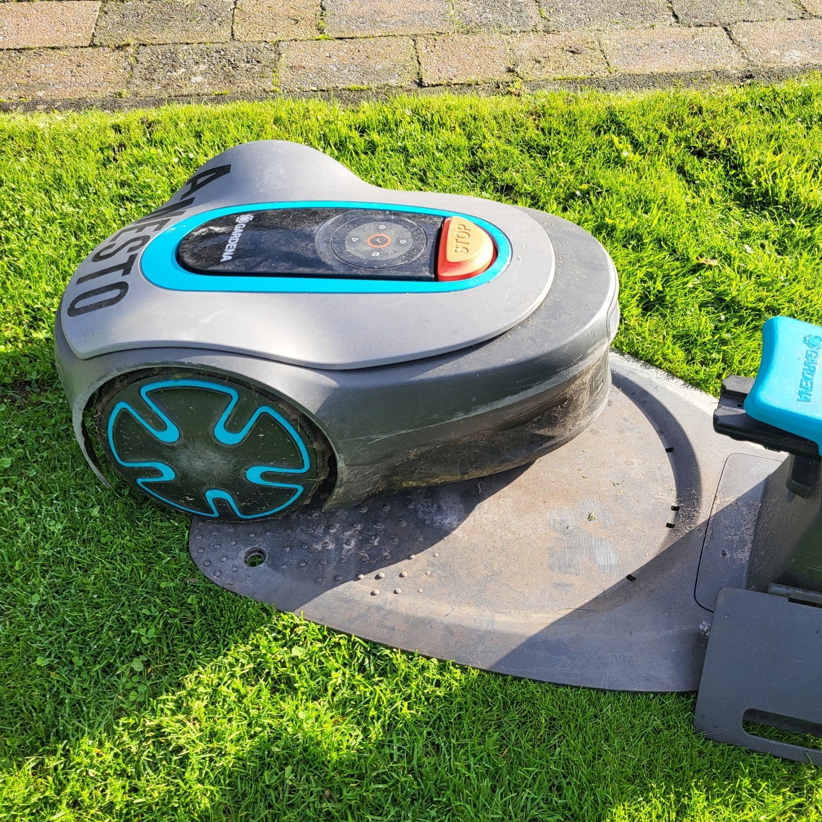 Gardena Sileno City 250 robotmaaier met laadstation, Ophalen, Gebruikt, Bestuurbaar via app, 20 tot 25 cm