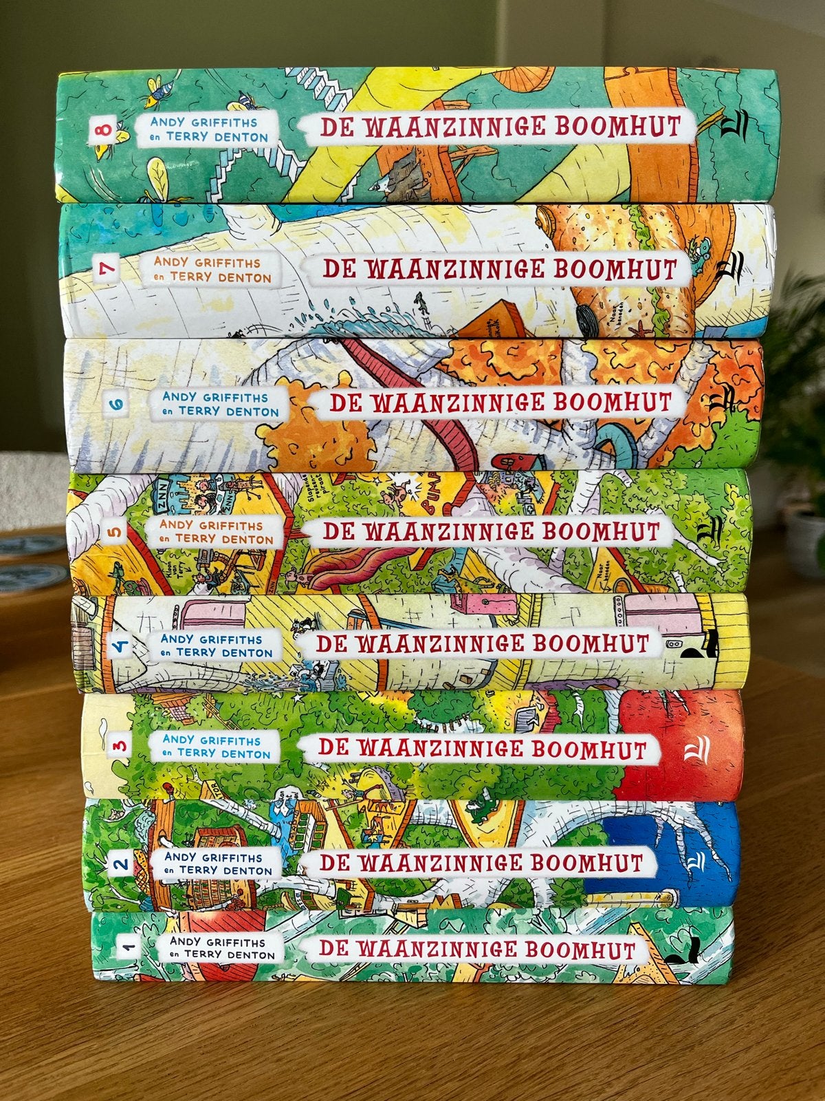 De Waanzinnige Boomhut deel 1 t/m 8, Ophalen of Verzenden, Zo goed als nieuw, Fictie algemeen