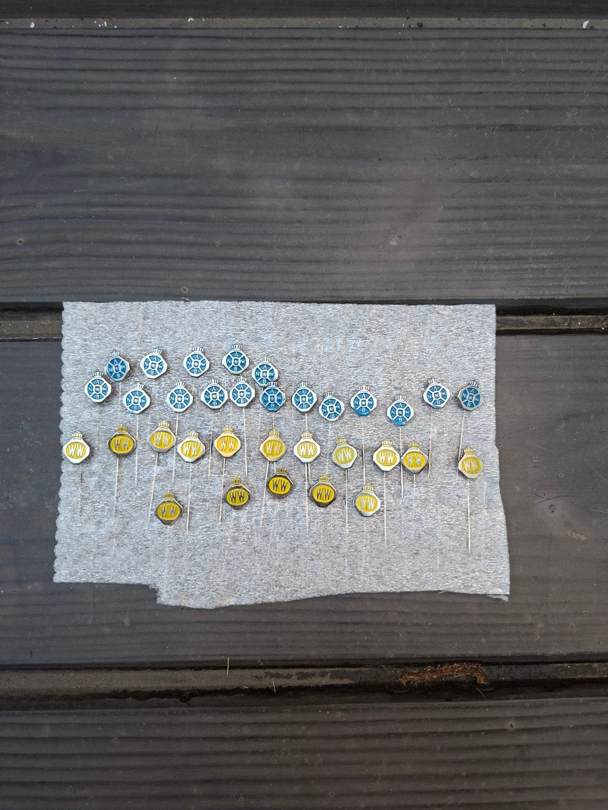 ANWB en Wegenwacht speldjes - 33 stuks, Verzamelen, Speldjes, Pins en Buttons, Ophalen of Verzenden