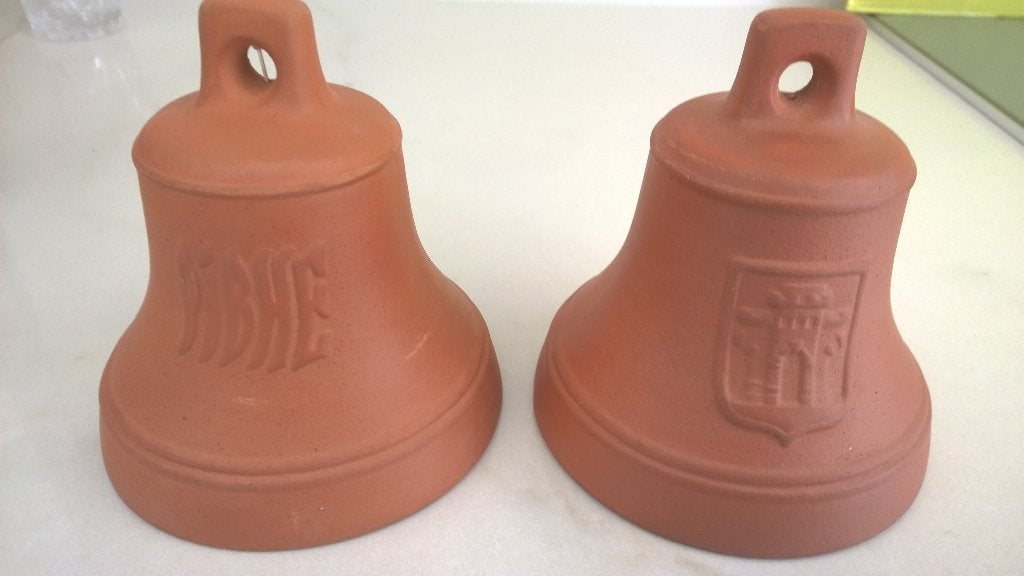 2 aardewerk  bellen, Ophalen of Verzenden