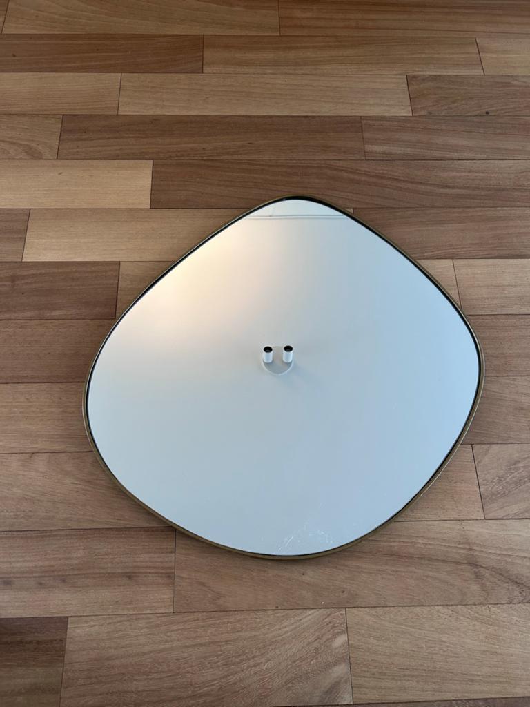 Moderne spiegel met gouden rand - Unieke vorm, Ophalen, Zo goed als nieuw, Overige vormen, 75 tot 100 cm