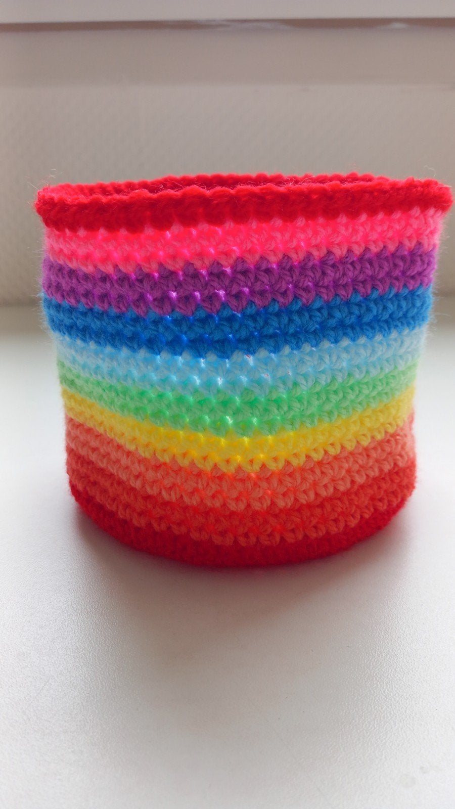 Gondas Creaties mandje / Regenboog bakje /toiletrolhouder, Ophalen of Verzenden, Nieuw, Handgemaakt