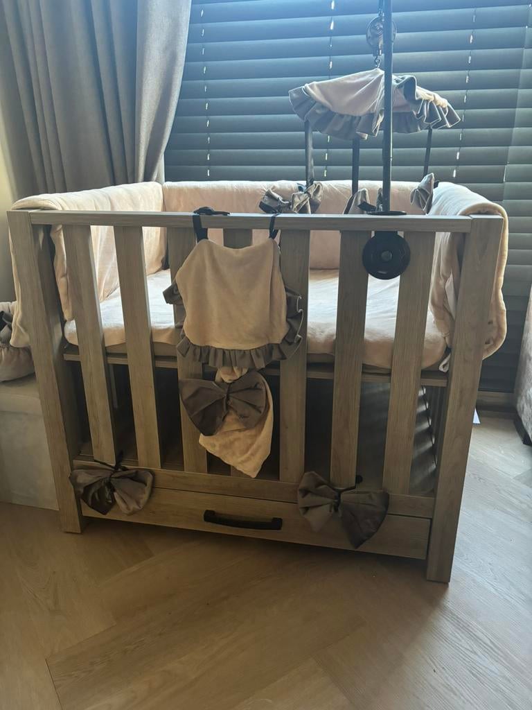 Baby box inclusief boxaankleding, Kinderen en Baby's, Ophalen, Gebruikt, In hoogte verstelbaar