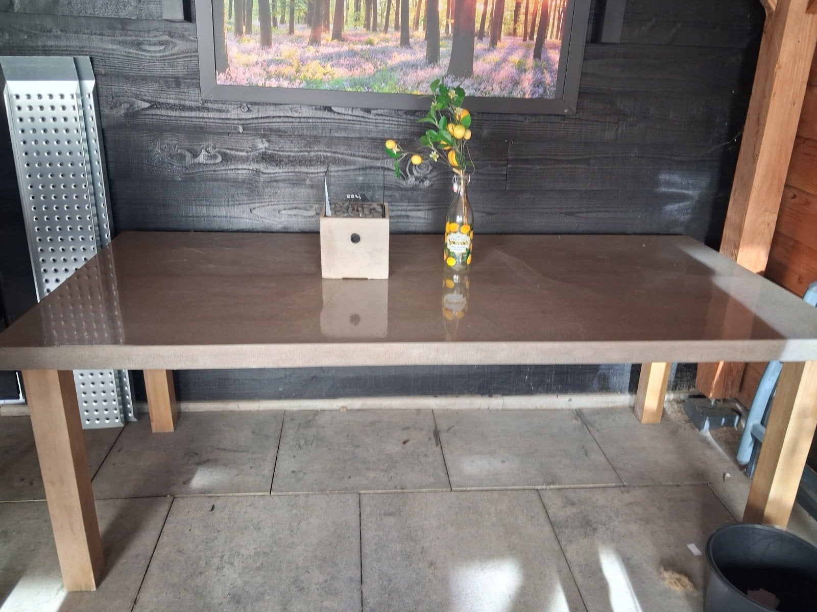 Buiten eettafel met betonlook blad en houten poten, Ophalen of Verzenden, Gebruikt, Rechthoekig, Hout