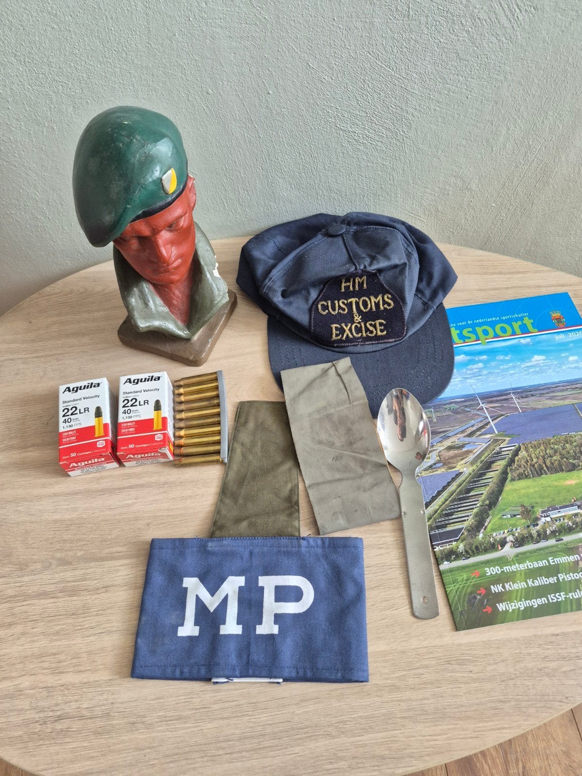 Lotje Militaria: Baret, Pet, MP Band, Lepel en meer, Ophalen of Verzenden, Overige soorten, Overige gebieden, Helm of Baret
