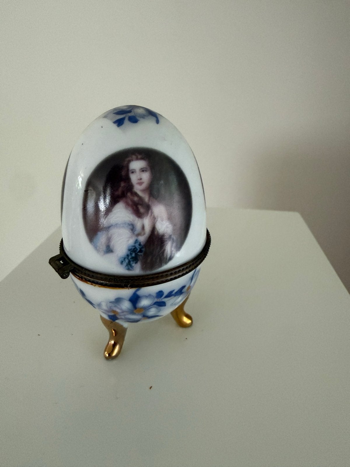 Vintage porseleinen sieradendoosje in ei-vorm, Ophalen of Verzenden