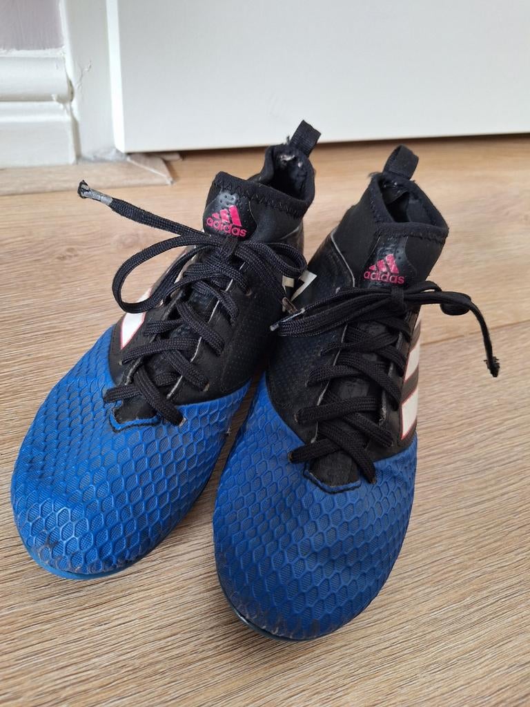 Mooie voetbalschoenen meisje Adidas mt 35, draagmt 34!, Adidas, Gebruikt, Meisje, Schoenen
