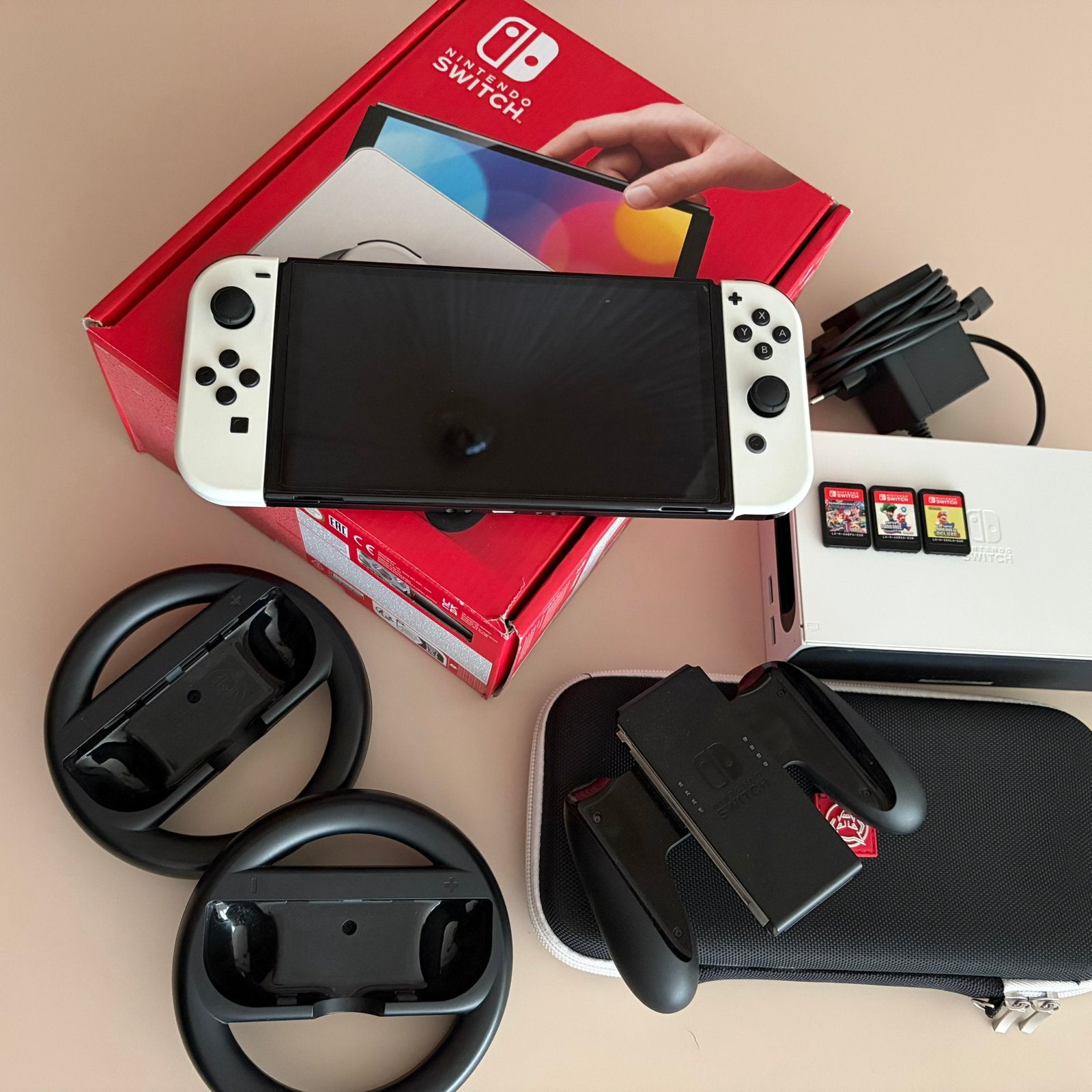 Nintendo Switch Oled incl. 3 spellen en accessoires, Spelcomputers en Games, Spelcomputers | Nintendo Switch, Met games, Met 2 controllers