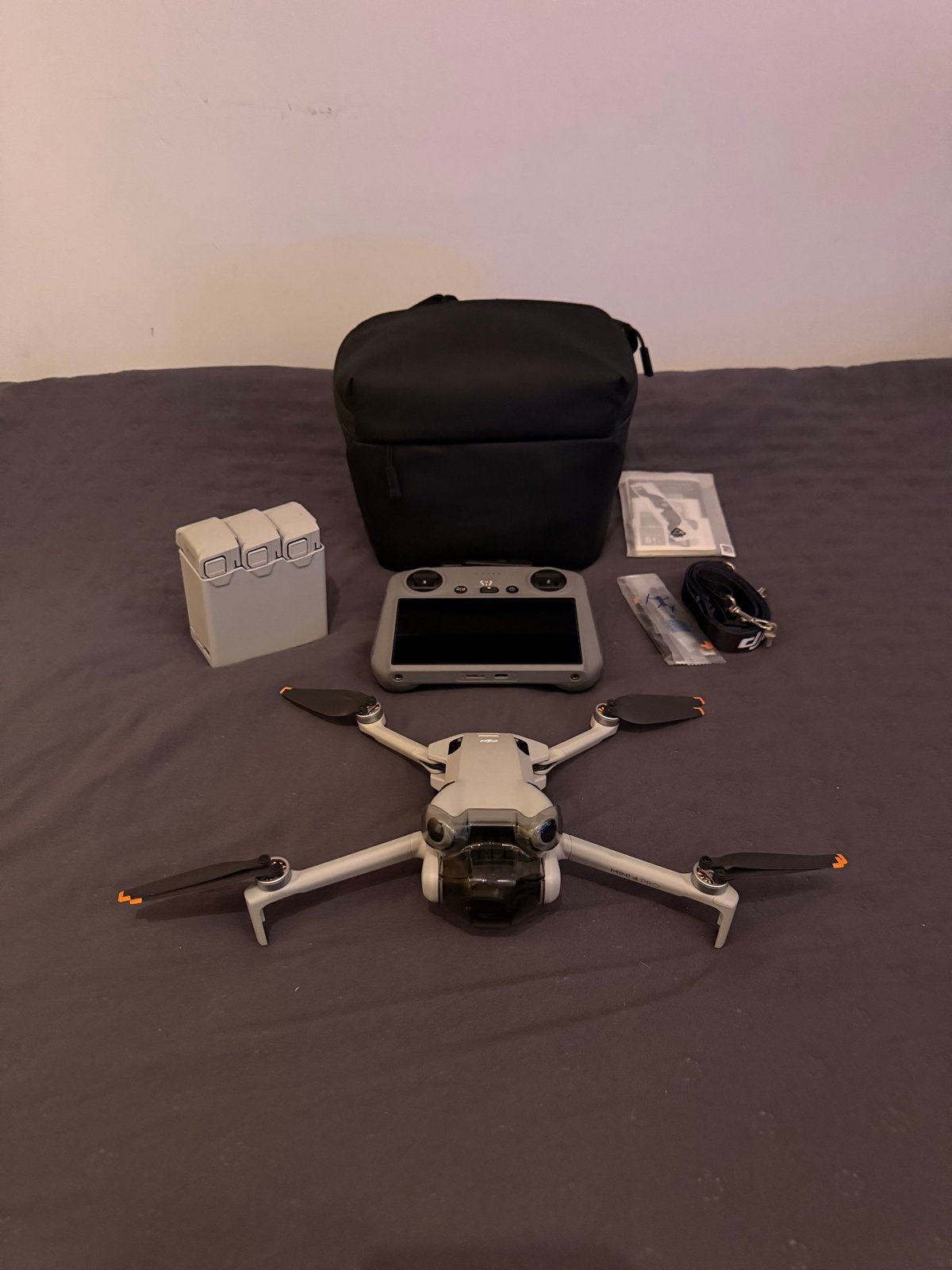 DJI MINI 4 PRO (FLY MORE COMBO) + RC 2 CONTROLLER, 30 tot 45 minuten, Cameradrone, Extra accu('s), Ophalen of Verzenden
