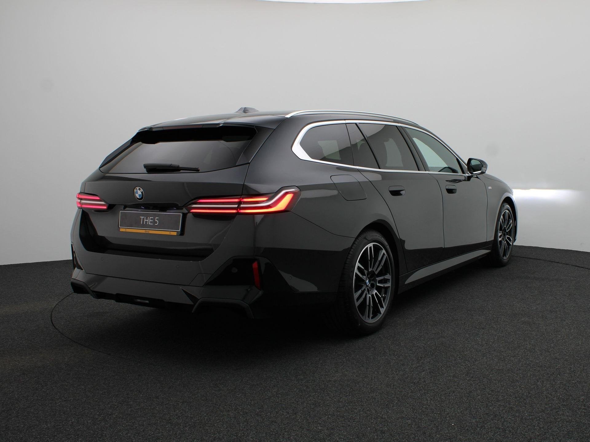 BMW 5 Serie Touring 520i | M Sportpakket | Panoramadak | Har, Auto's, 1998 cc, Stuurwielverwarming, Origineel Nederlands, Zilver of Grijs