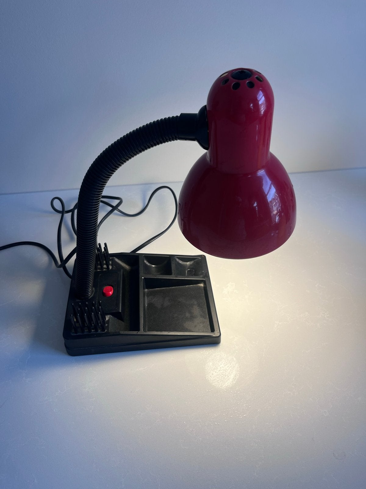 Vintage Rode Bureaulamp met Opbergvakken, Ophalen of Verzenden, Gebruikt, Kunststof