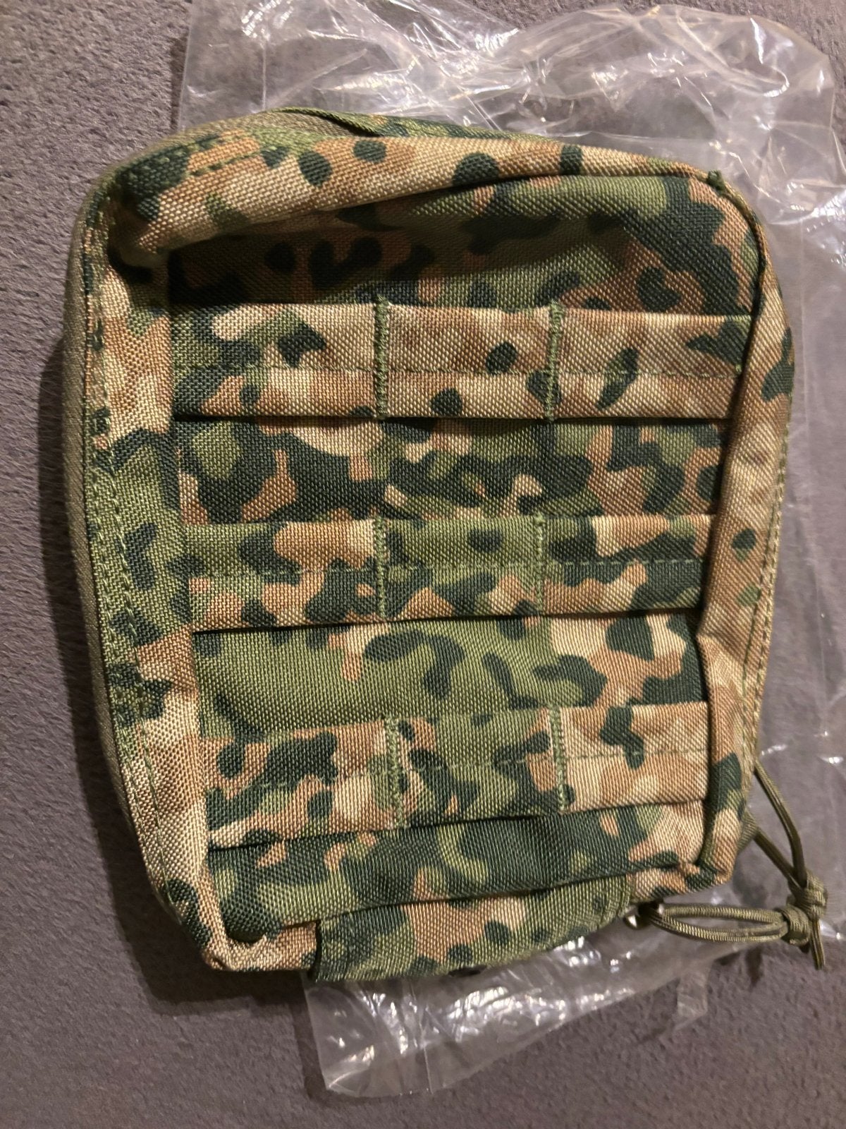Molle Pouch Flecktarn Camouflage - Nieuw, Verzamelen, Verzenden, Overige soorten, Duitsland, Overige typen