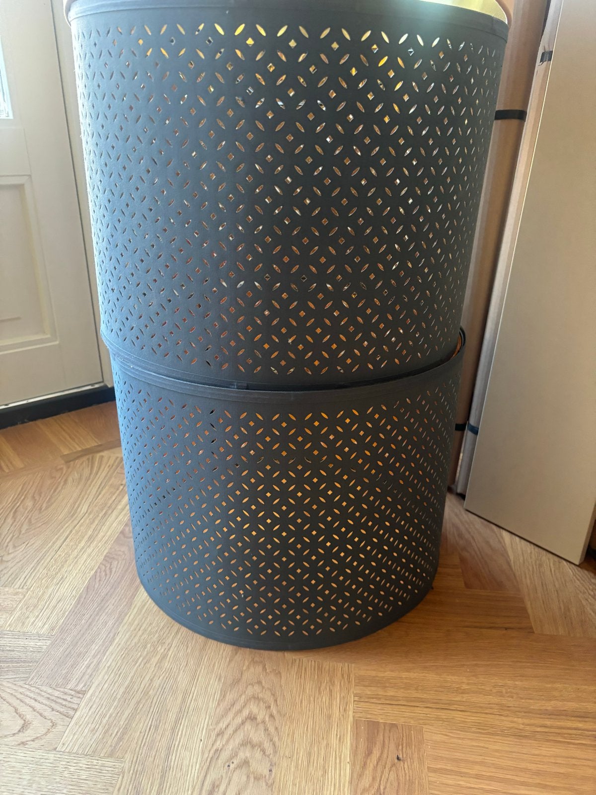 2x IKEA Nymo lampenkap 44 cm - Donkergrijs met patroon, Huis en Inrichting, Lampen | Lampenkappen, Overige typen, Rond, Zo goed als nieuw