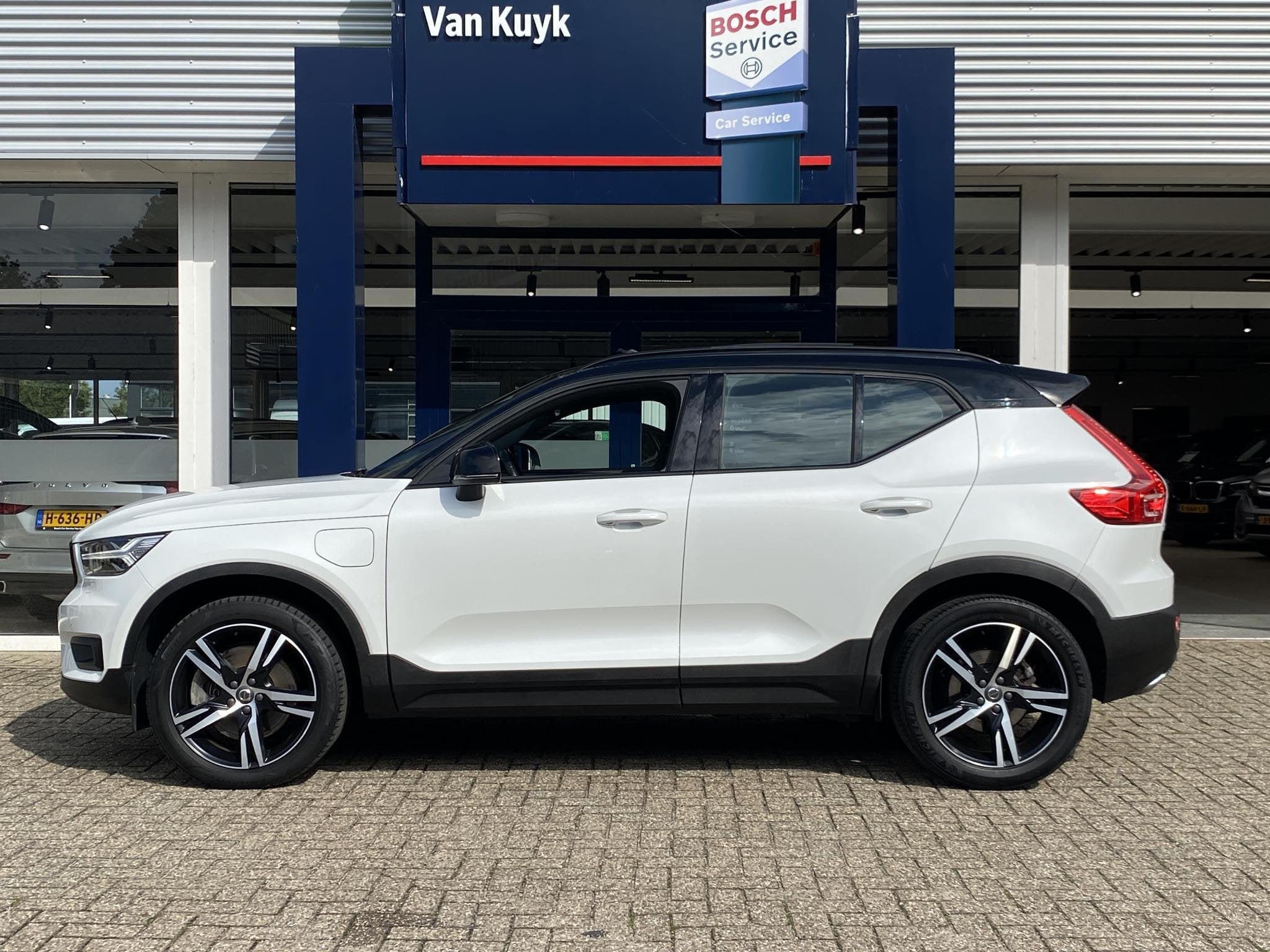 Volvo XC40 1.5 T5 Twin Engine R-Design / Automaat / Dealer-O, Dealer onderhouden, Euro 6, Wit, Plug-in hybride