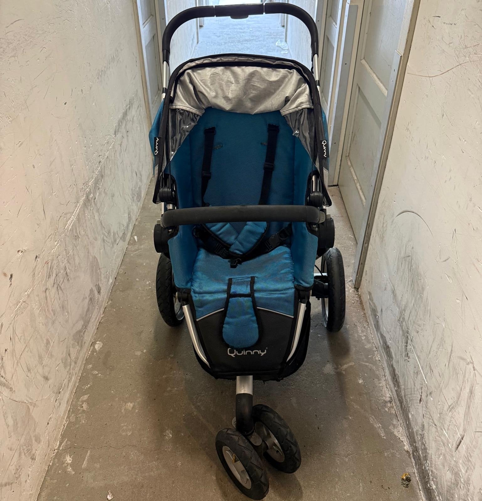 Quinny kinderwagen met defect wiel - ideaal voor onderdelen, Kinderen en Baby's, Kinderwagens en Combinaties, Gebruikt, Quinny