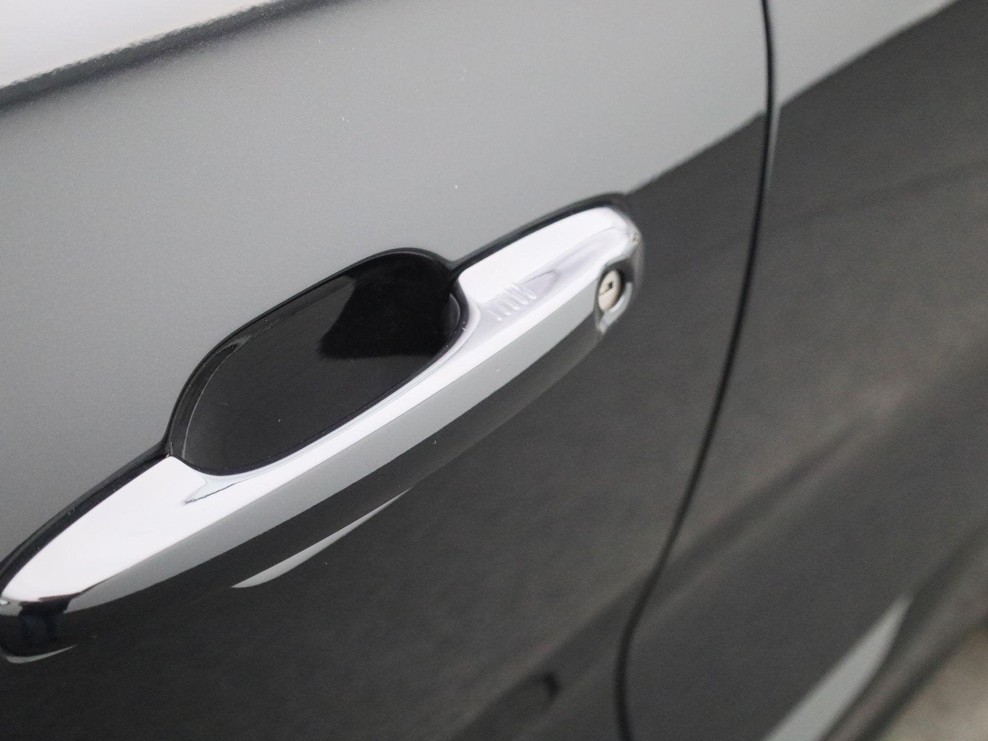 Foto 18 van Ford Kuga 2.5 PHEV ST-Line | Head up display | Camera achter
