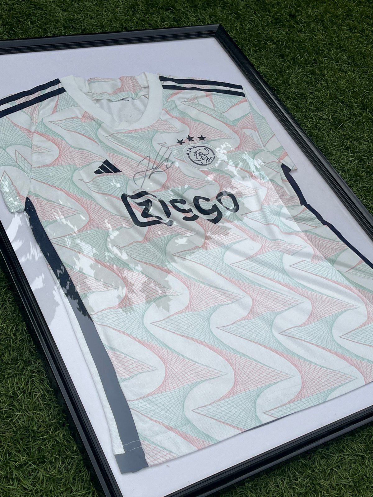 Gesigneerd j.henderson Ajax uitshirt 2023/2024 ingelijst, Maat S, Ophalen of Verzenden, Zo goed als nieuw, Shirt