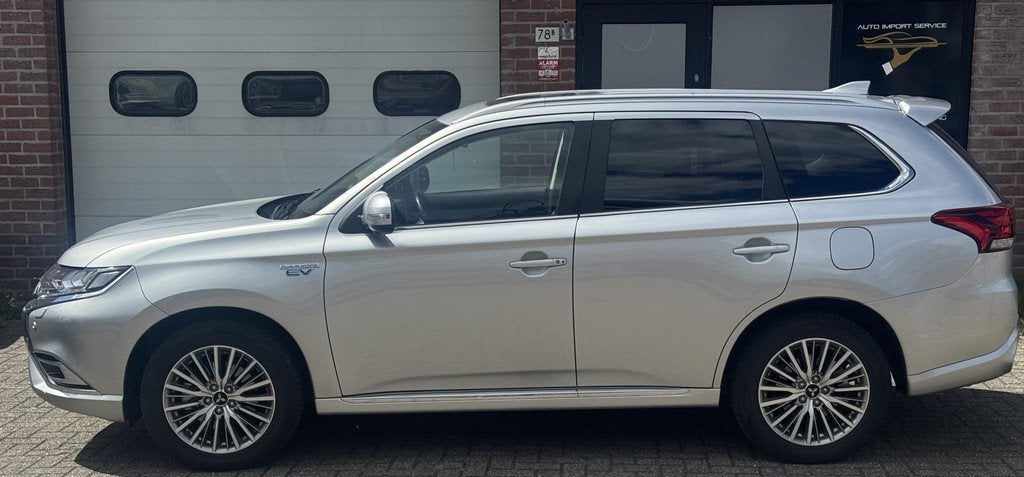 Mitsubishi Outlander 2.4 PHEV Intense+ Afn. Trekhaak/ 2 Laad, Automaat, Euro 6, 4 cilinders, 1865 kg