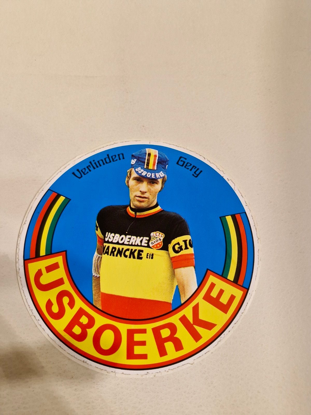 G 114 Vintage Usboerke Wieler Sticker - 15 cm, Verzamelen, Ophalen of Verzenden, Zo goed als nieuw, Sport
