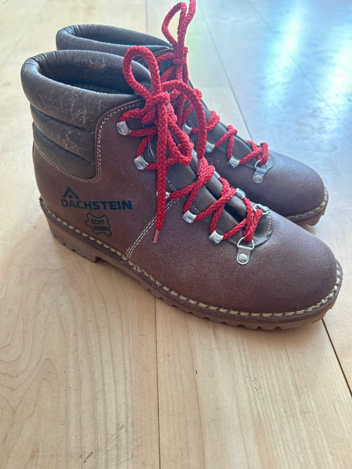 Vintage dachstein lereh bergschoenen 41, Ophalen of Verzenden, Zo goed als nieuw, Sneakers of Gympen