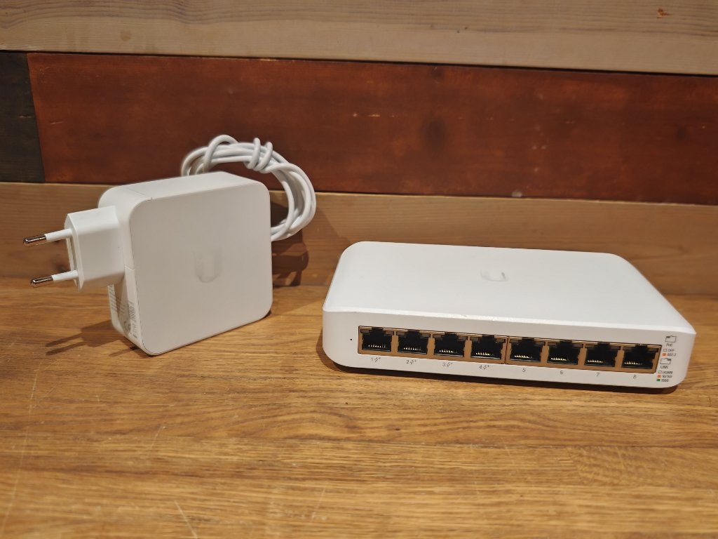 Ubiquiti Unifi USW-Lite-8-PoE, Computers en Software, Gebruikt, Ekkersrijt 3102, 5692CC Eindhoven, Ubiquiti, Ophalen of Verzenden
