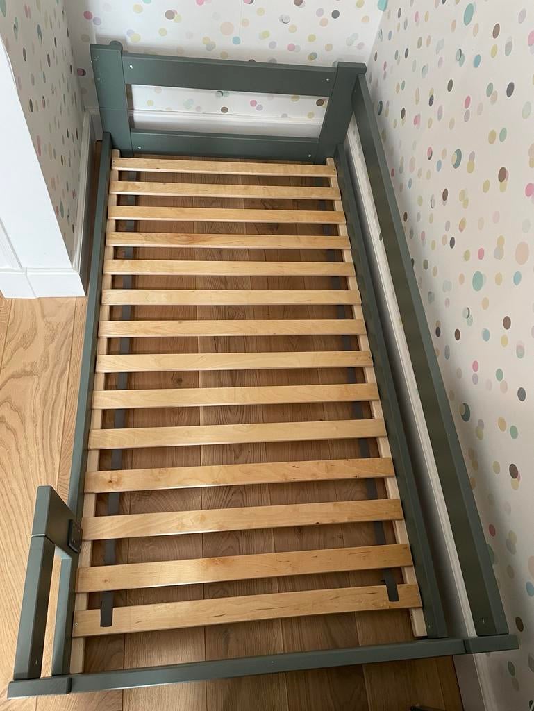 Adapta Montessori bed 80x160 – Woodvibesathome, saliegroen, Ophalen, 70 tot 85 cm, 140 tot 160 cm, Zo goed als nieuw