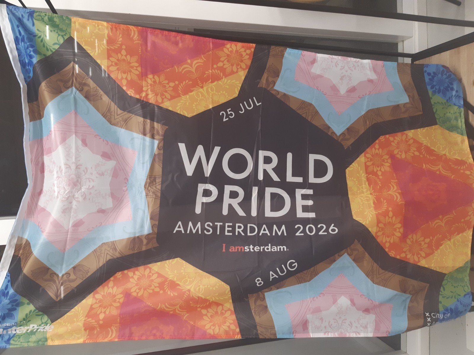 Pride vlag voor de World Pride, Ophalen