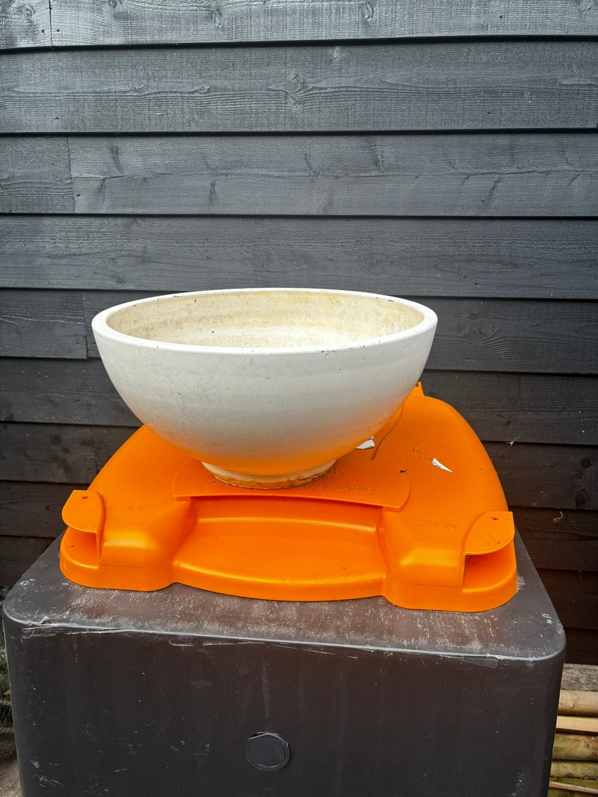 Plastic bloempot, Ophalen