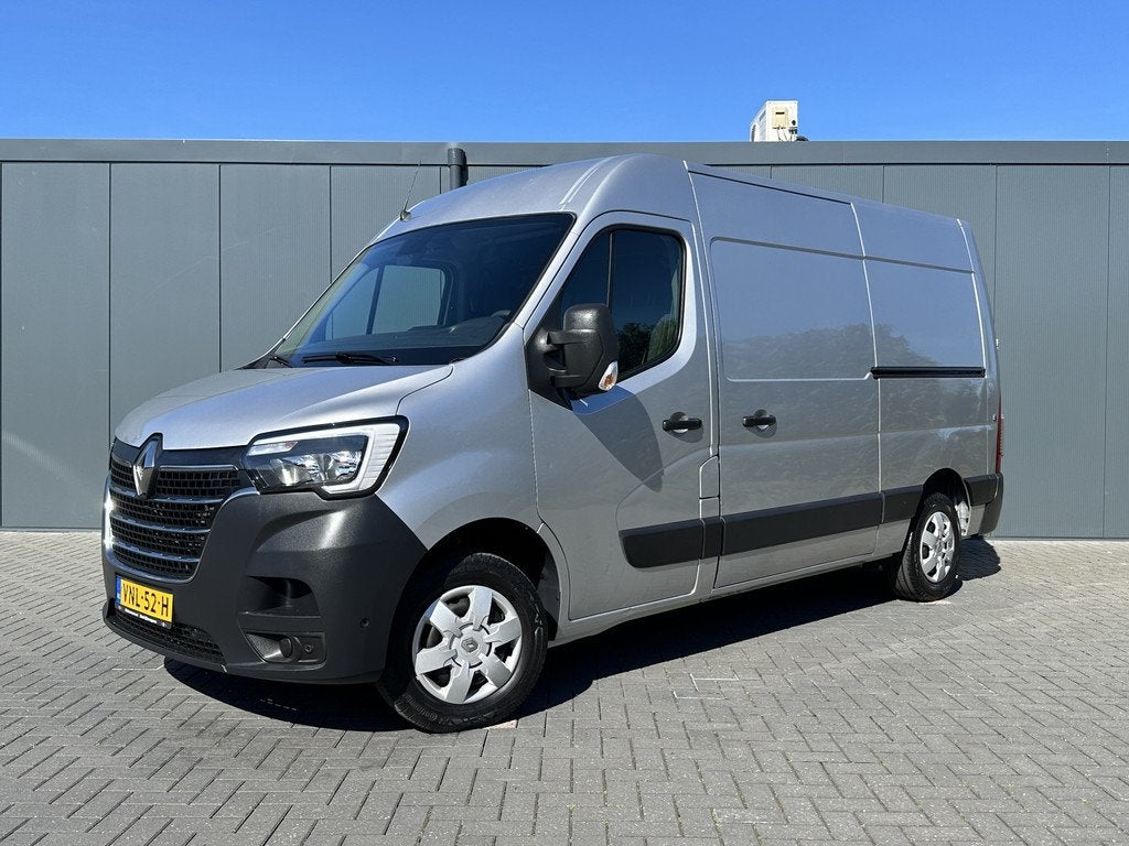 Renault Master T35 2.3 dCi 135 PK / L2H2 / 1e EIG / TREKHAAK, Voorwielaandrijving, Gebruikt, Euro 6, 4 cilinders