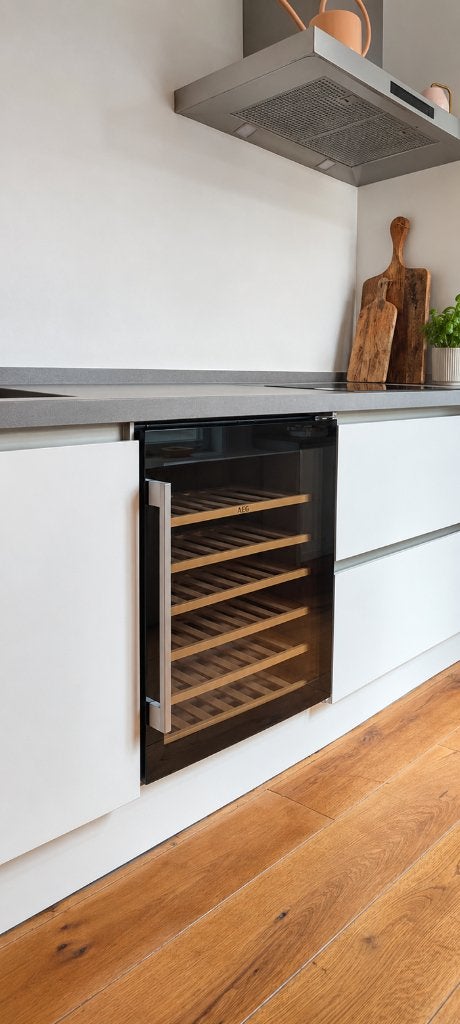 Nette AEG inbouw wijnklimaatkast - Type SWB66001DG, Ophalen, Minder dan 85 cm, 100 tot 150 liter, 45 tot 60 cm