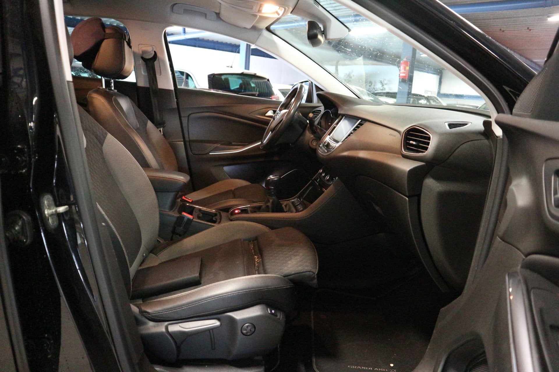 Opel Grandland X 1.2 Turbo Business + / APK 2028 / LUXE ! !, Voorwielaandrijving, Gebruikt, Euro 6, 1199 cc