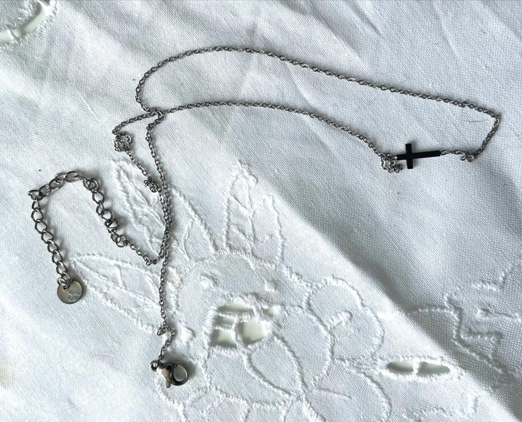 Zilveren ketting met kruisje, Ophalen of Verzenden, Gebruikt, Zilver, Met hanger