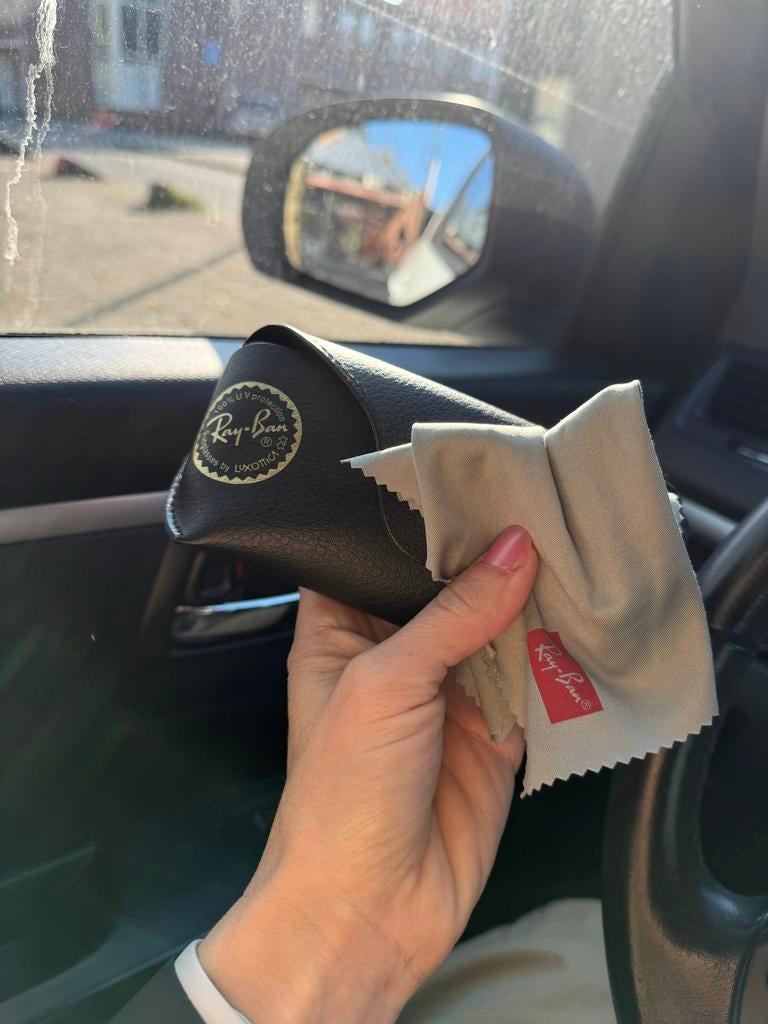 Ray-Ban zonnebril met etui en doekje, Zonnebril, Zwart, Ophalen of Verzenden, Zo goed als nieuw