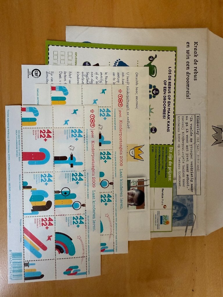 Kinderpostzegels 2009 2 velletjes 44+22 eurocent nvph2683, Ophalen of Verzenden, Na 1940, Postfris