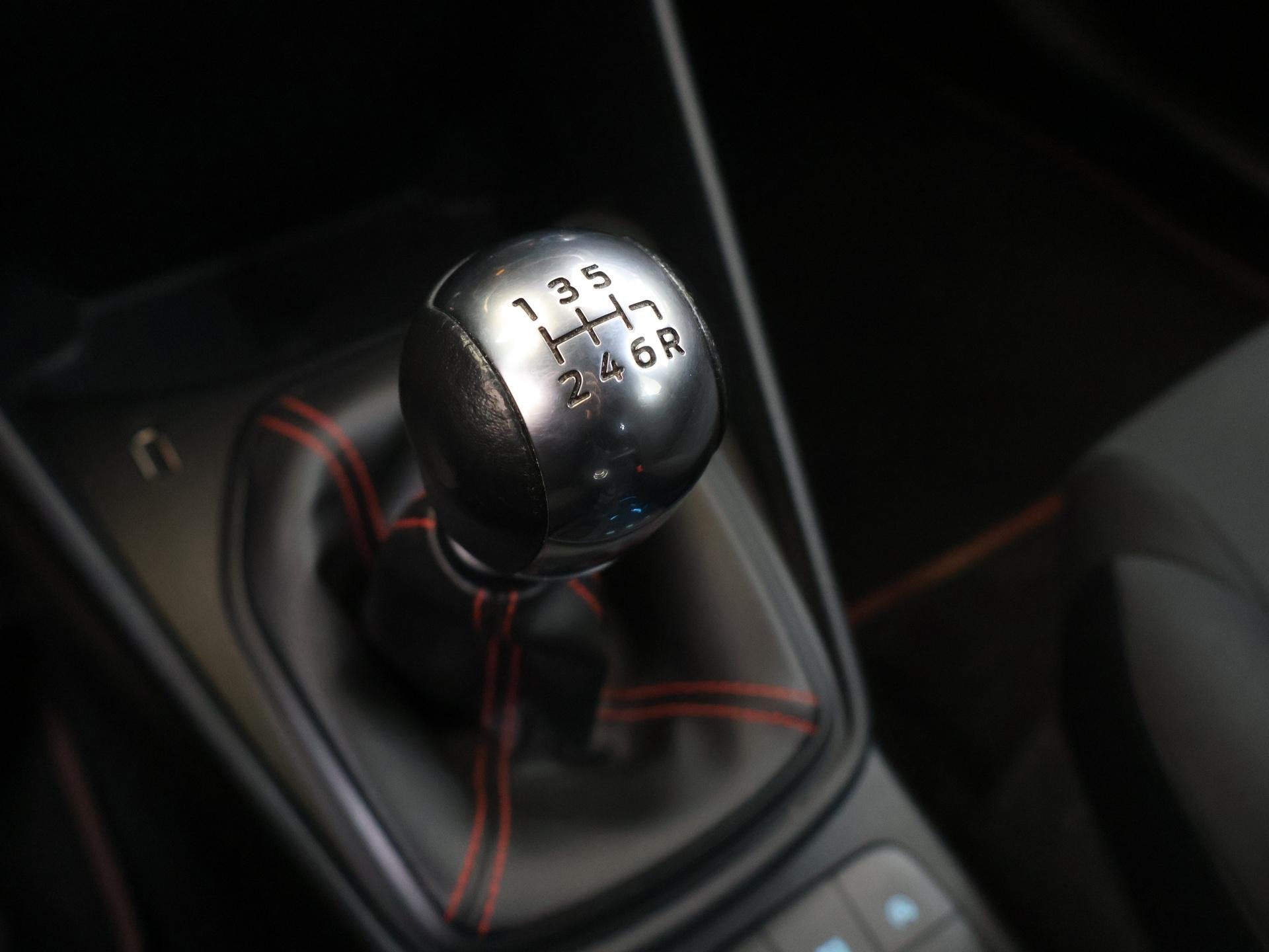 Foto 26 van Ford Fiesta 1.0 EcoBoost ST-Line | Navigatie | Climate Contr